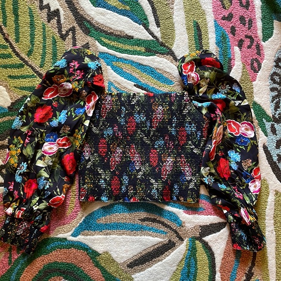 - Alice + Olivia puffed sleep top - Picture 3 of 10